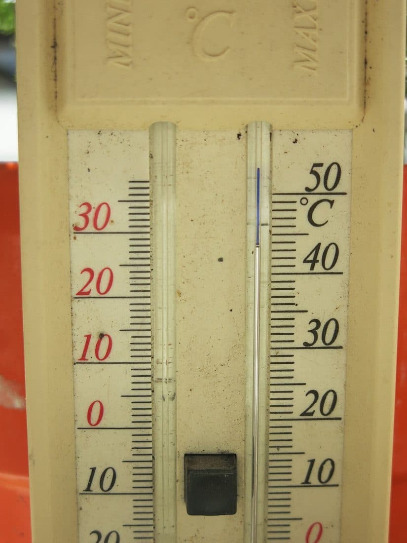 Thermomètre à minima et maxima indiquant environ 43 degrés, Colombes, 24 juin 2026